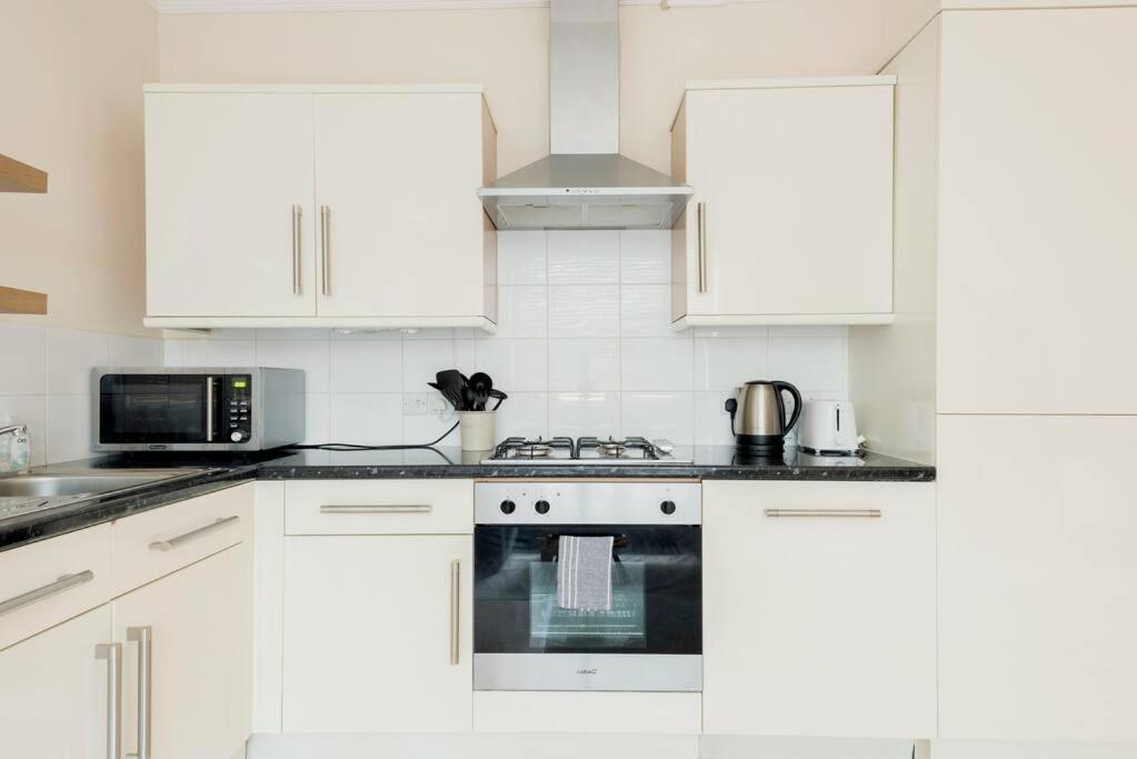 Charming Apartment In The Heart Of Pimlico London Eksteriør bilde
